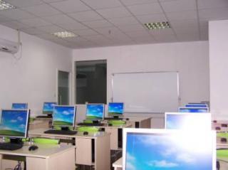 上?；肝慕逃畔⒆稍儙熒L(fēng)采 用專業(yè)與情懷點(diǎn)亮教育之路